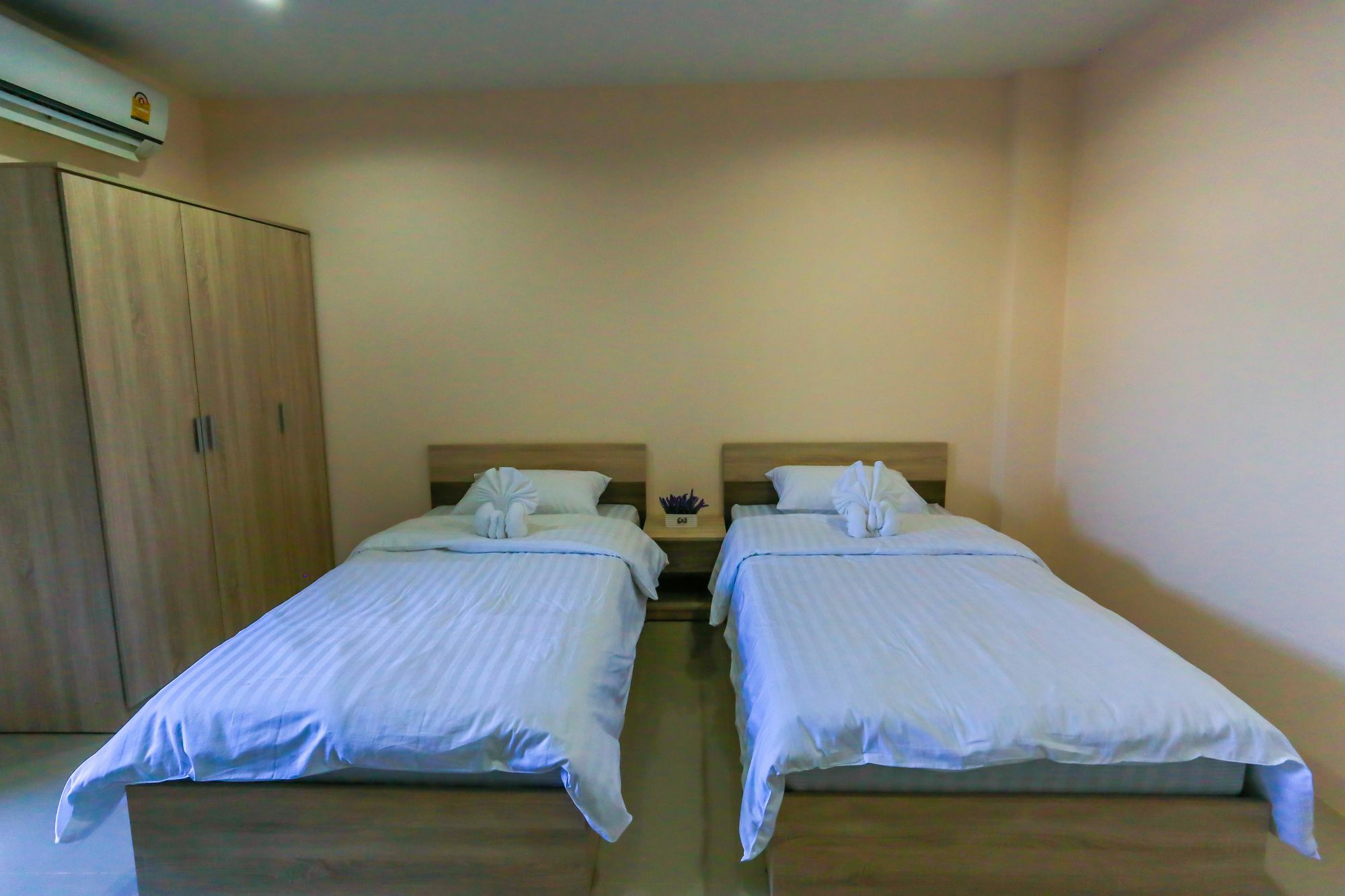 Tempo Plus Apartment Mae Sot Exteriör bild