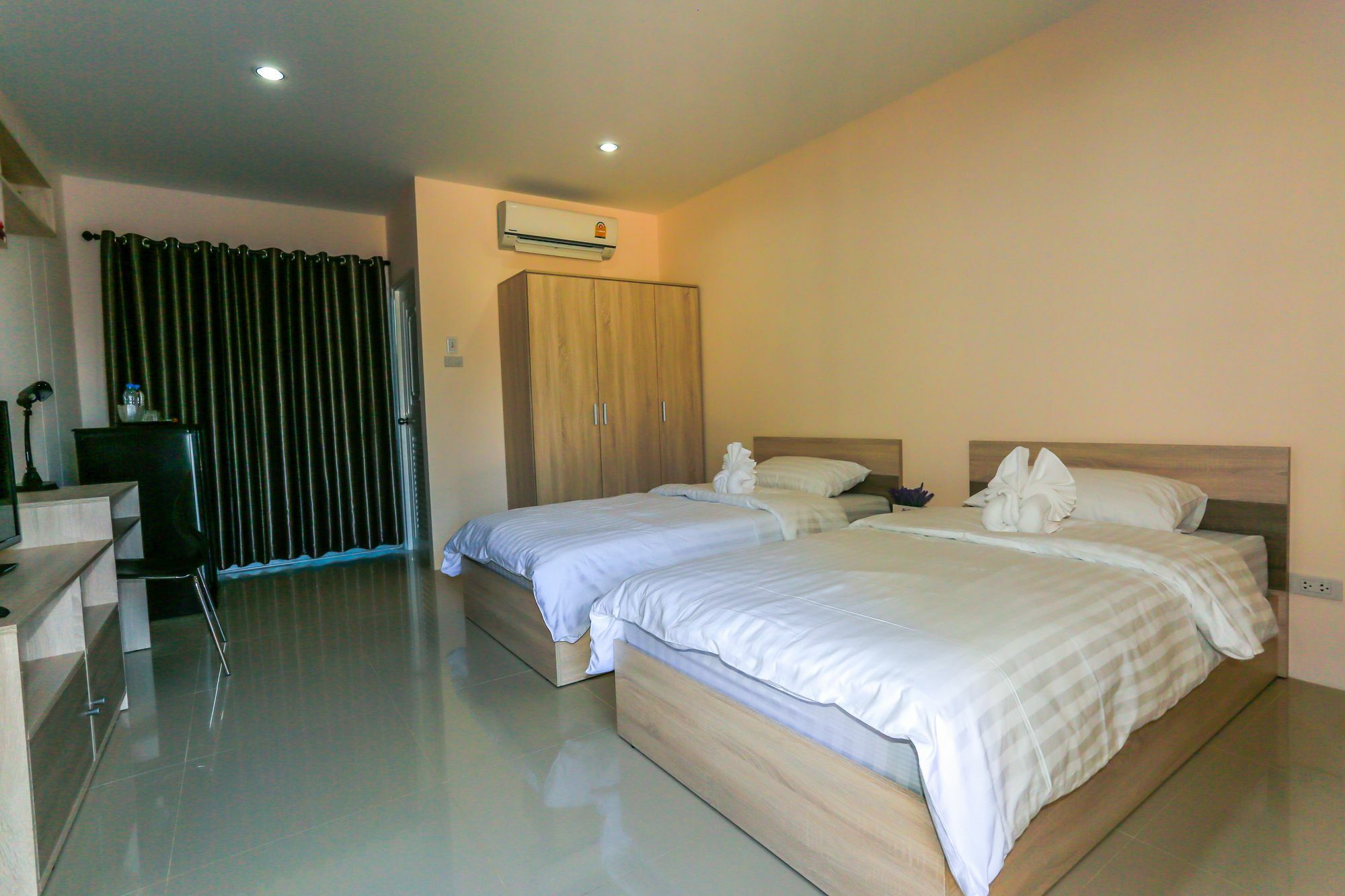 Tempo Plus Apartment Mae Sot Exteriör bild