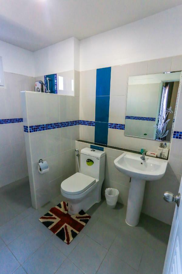 Tempo Plus Apartment Mae Sot Exteriör bild